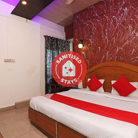 Oyo 77158 Hotel Swastik Palace Bhivándi Kültér fotó