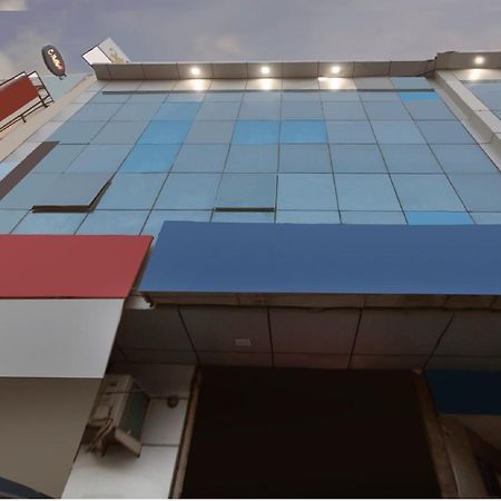 Oyo 77158 Hotel Swastik Palace Bhivándi Kültér fotó