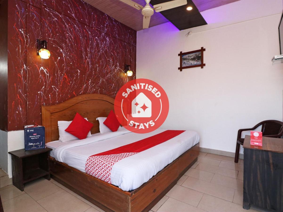 Oyo 77158 Hotel Swastik Palace Bhivándi Kültér fotó