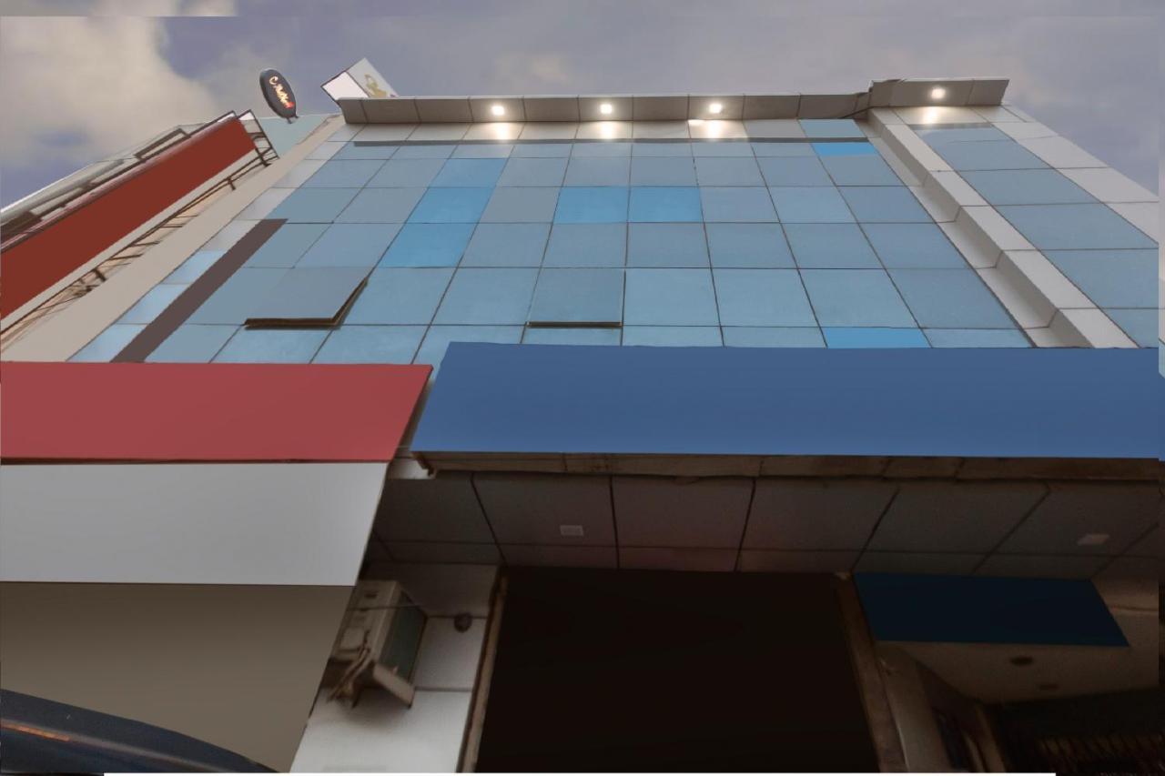 Oyo 77158 Hotel Swastik Palace Bhivándi Kültér fotó
