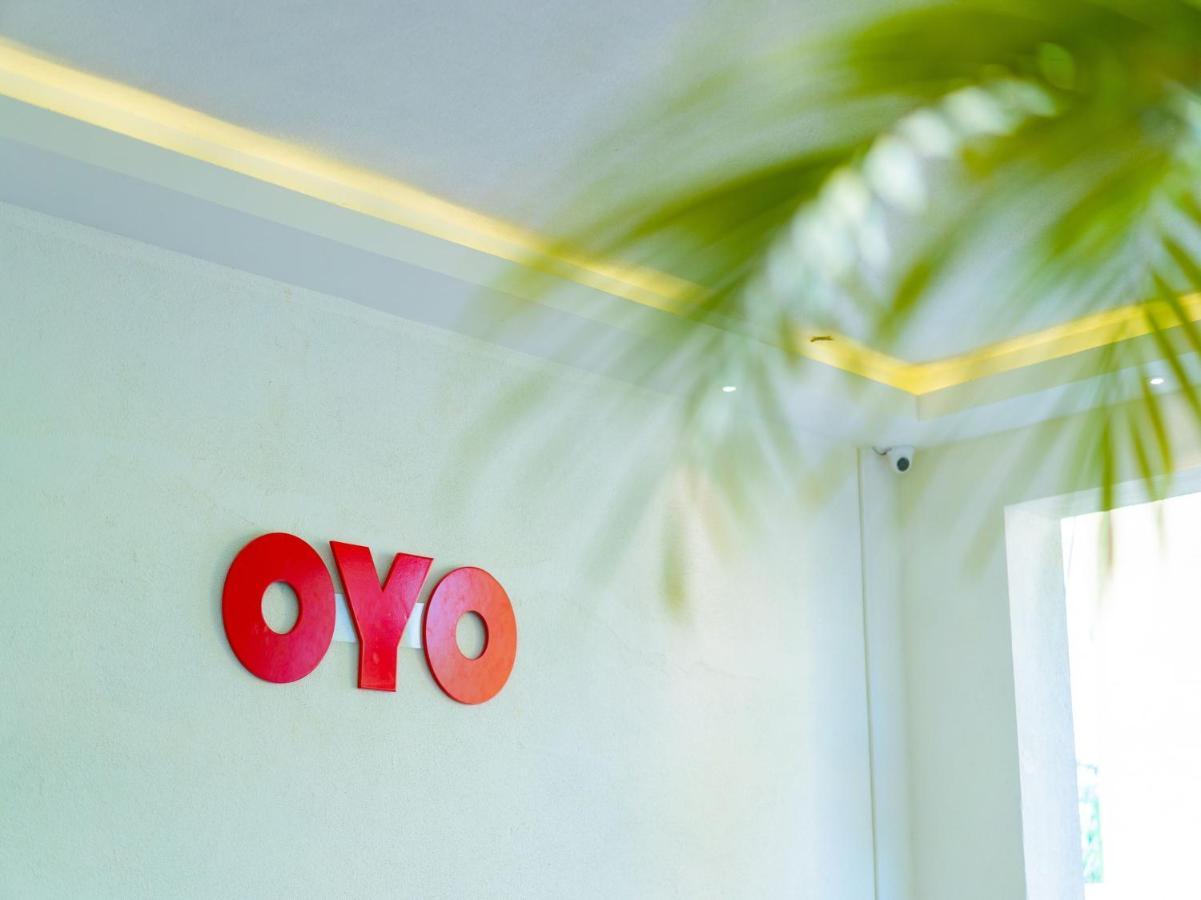 Oyo 77158 Hotel Swastik Palace Bhivándi Kültér fotó
